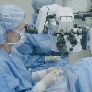 تم
استخراج الخلايا الجذعية عن طريق خزعة صغيرة للعين السليمة